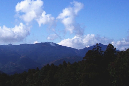 弓立山頂上より